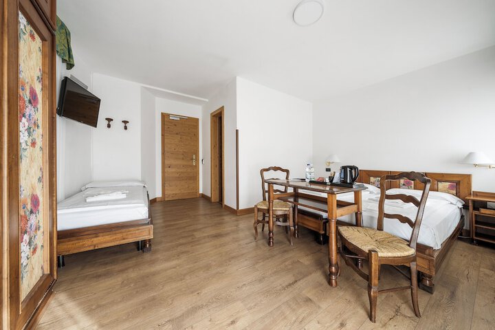 Room 13 of 61