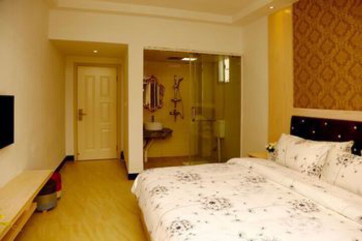 Room 5 of 11