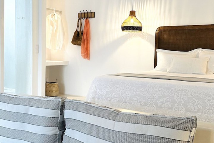Room 3 of 98