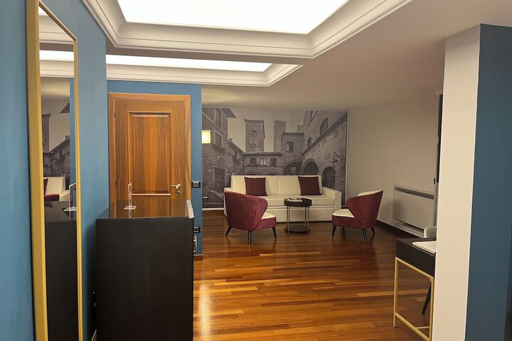 Room 44 of 86