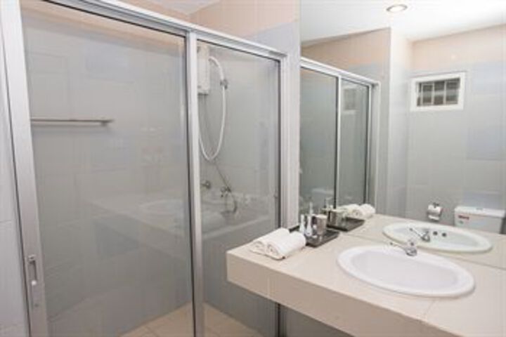 Room 2 of 34