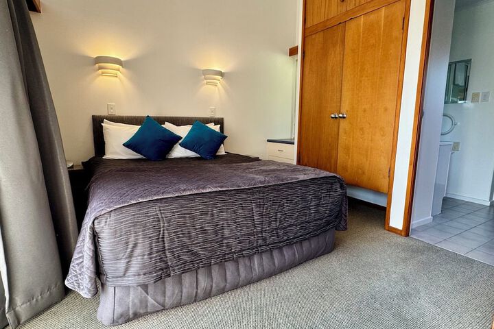 Room 3 of 42