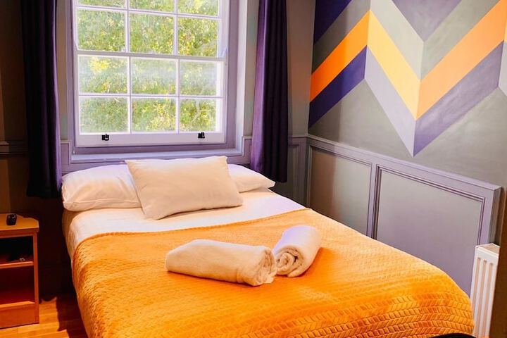 Room 21 of 106