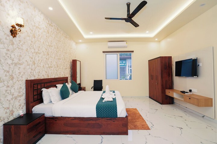 Room 13 of 37