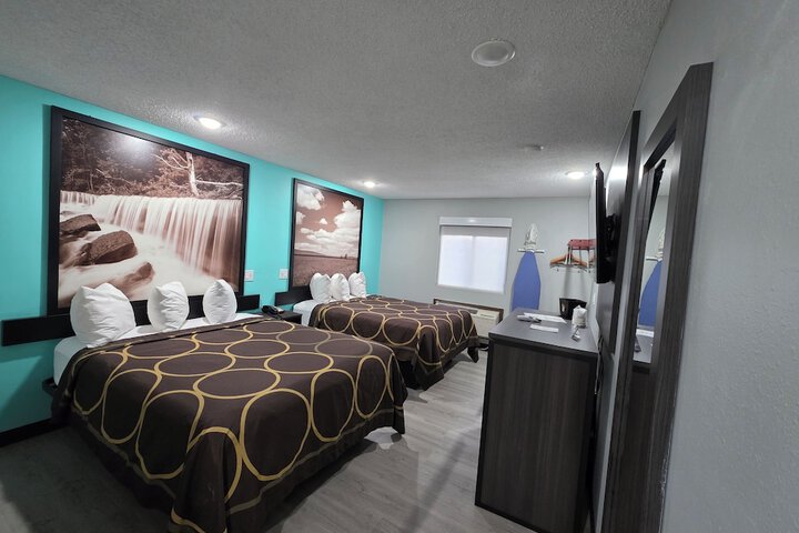 Room 10 of 25