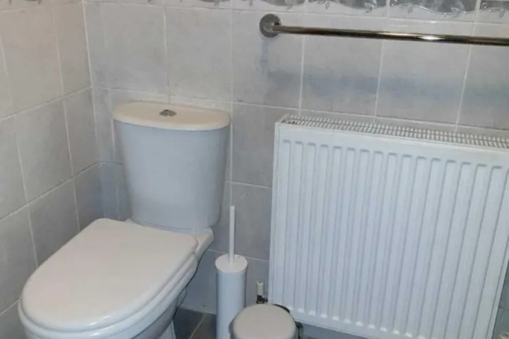 Room 9 of 12