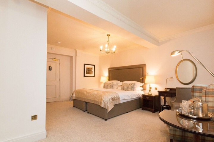 Room 27 of 120