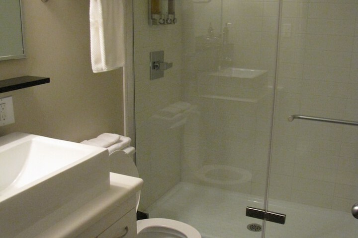 Room 34 of 51