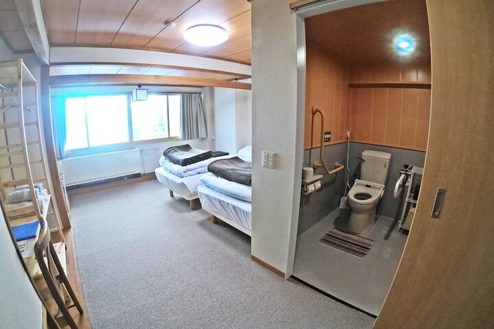 Room 26 of 107