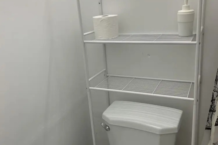 Room 6 of 12