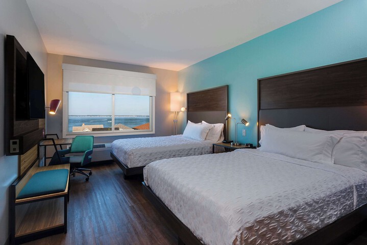 2 Queen Beds (2 of 9)