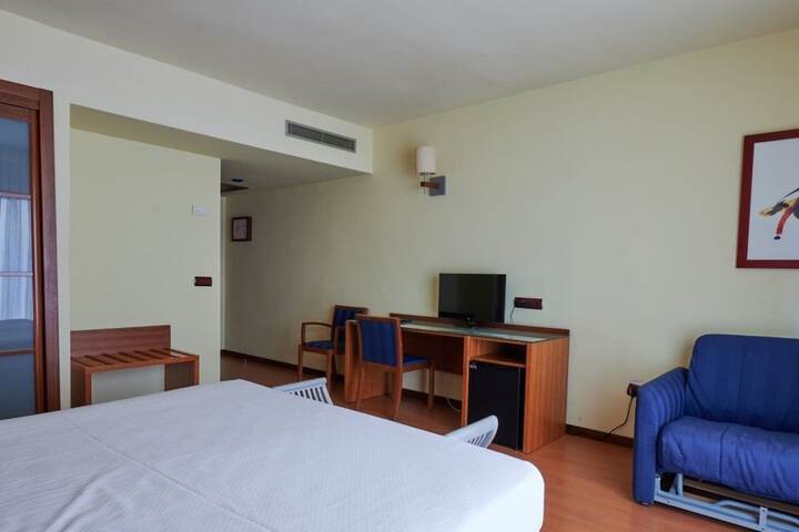 Room 47 of 186