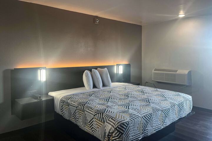 Room 3 of 10