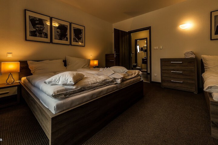Room 2 of 31