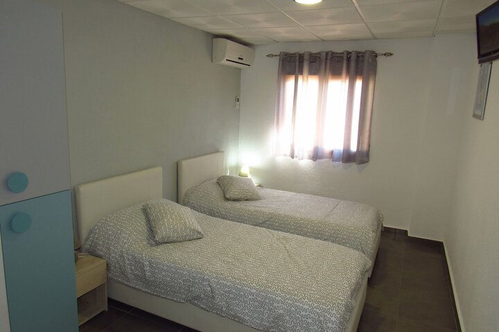 Room 32 of 41