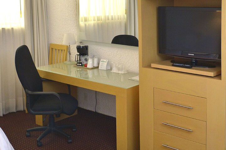 Room 7 of 76