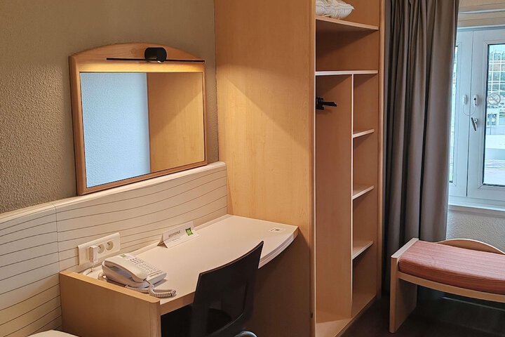 Room 14 of 48