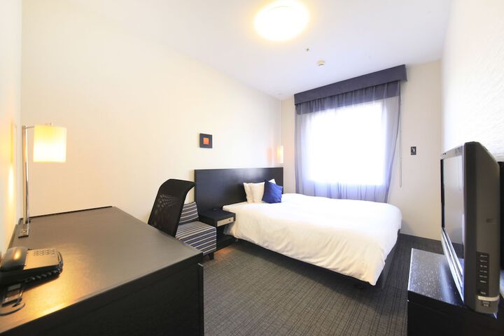 Room 8 of 125