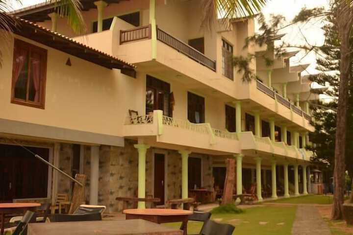 Hotel 2 of 76