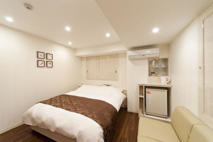 Room 11 of 27
