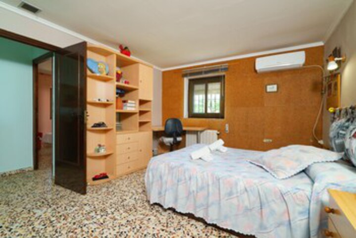 Room 27 of 33