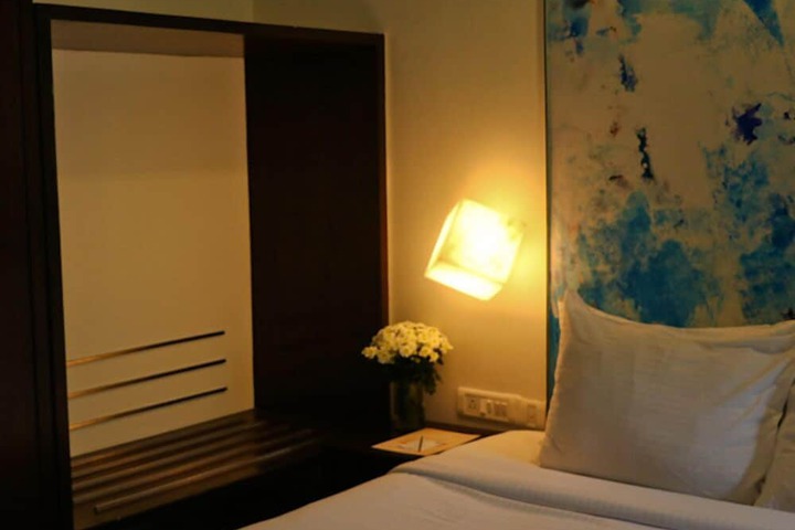 Room 16 of 136