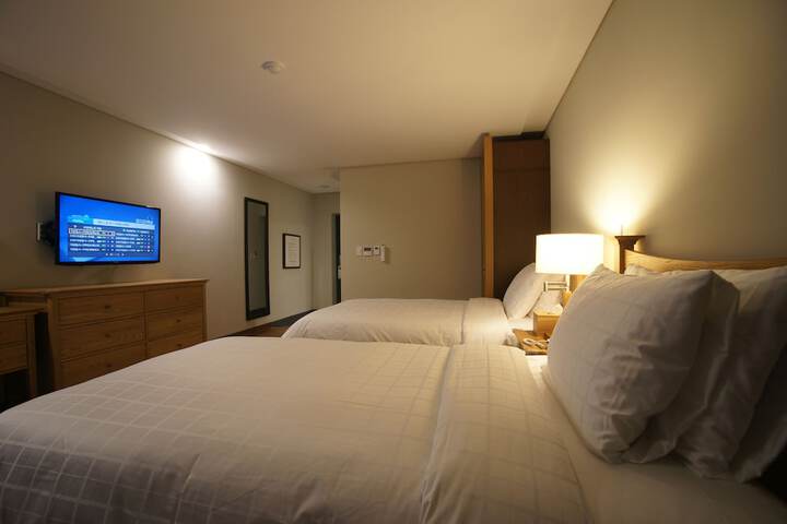 Room 5 of 35