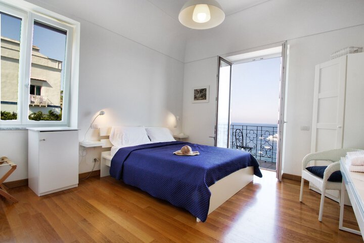 Room 10 of 25