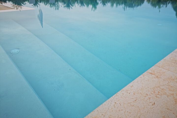 Pool 40 of 74