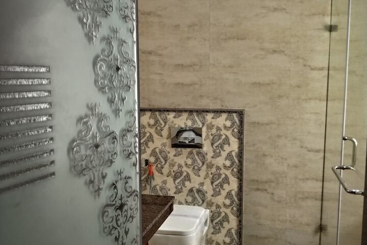 Room 28 of 76