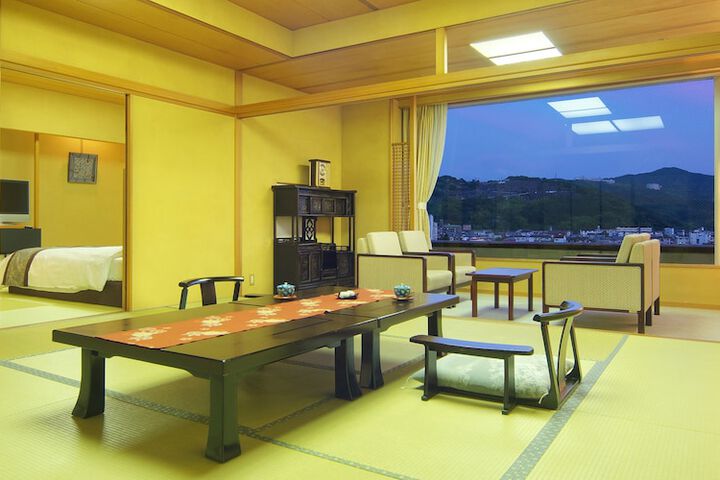 Room 15 of 65