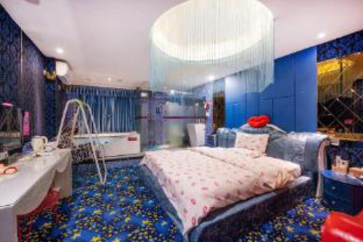 Room 5 of 6