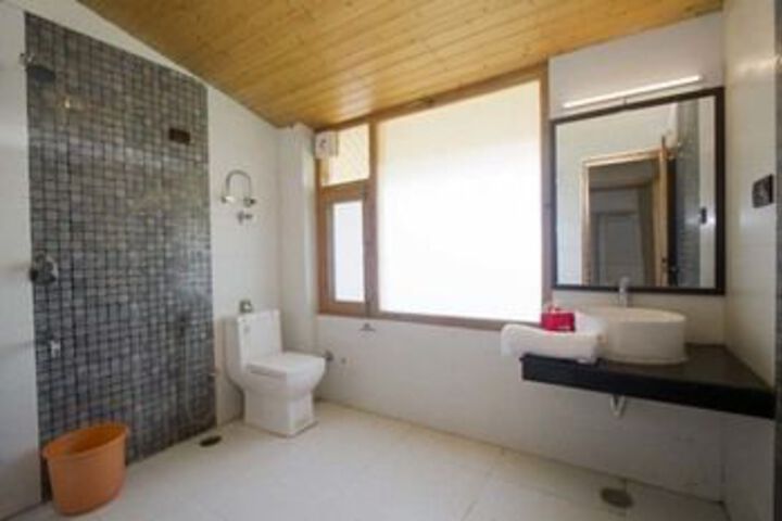 Room 4 of 27