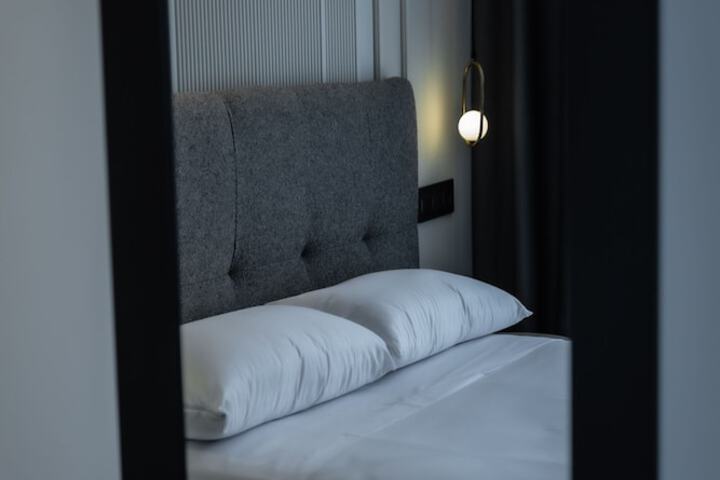 Room 34 of 132