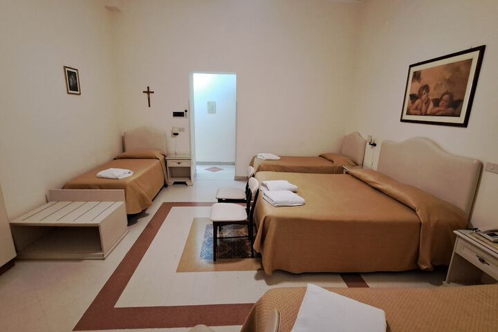 Room 22 of 110