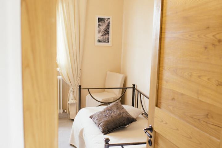 Room 7 of 34