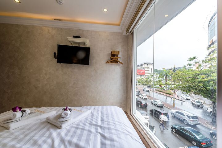 Room 6 of 44