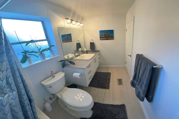 Room 11 of 18