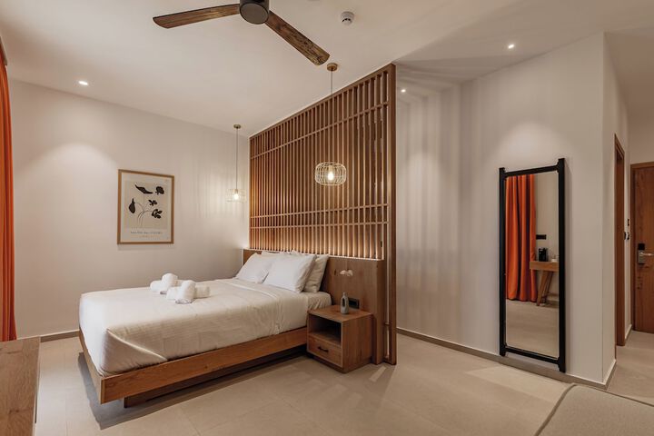 Room 33 of 77