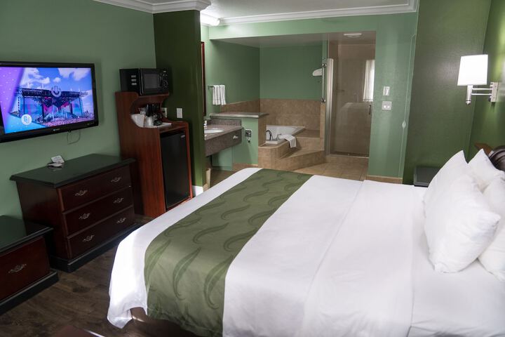 1 King Bed (11 of 14)