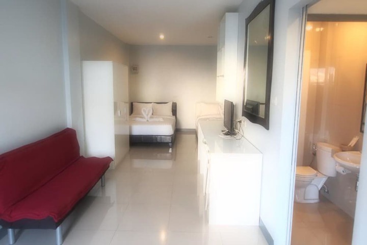 Room 8 of 16