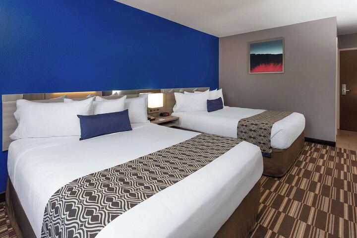 1 Queen Bed (2 of 21)