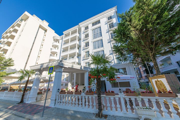 Esal Hotel