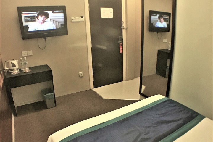 Room 19 of 48