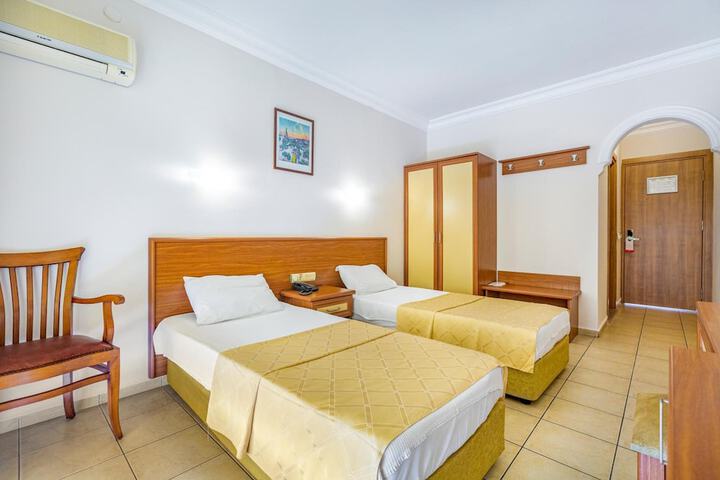 Room 13 of 41