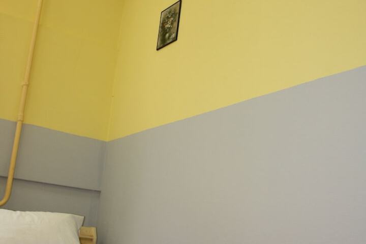Room 11 of 12