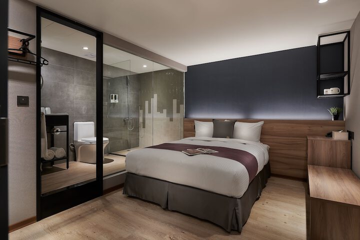 Room 28 of 79