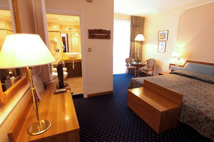 Room 55 of 100