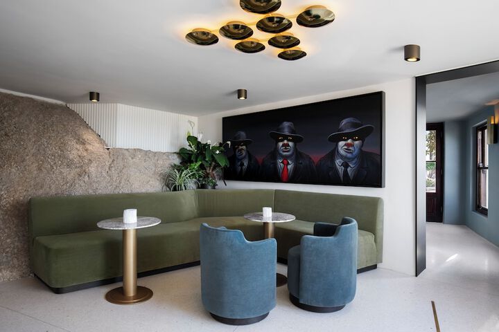 Lounge 184 of 215