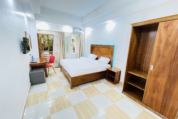 Room 20 of 38